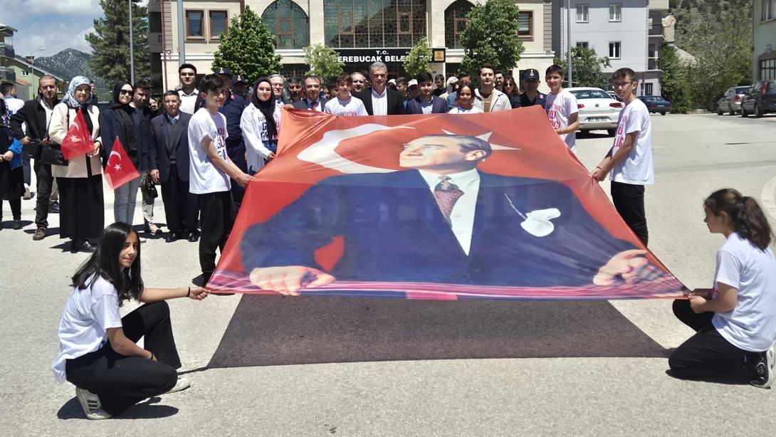 19 Mayıs Atatürk'ü Anma, Gençlik ve Spor Bayramı Kapsamında İlçemizde Gençlik Yürüyüşü Gerçekleştirildi